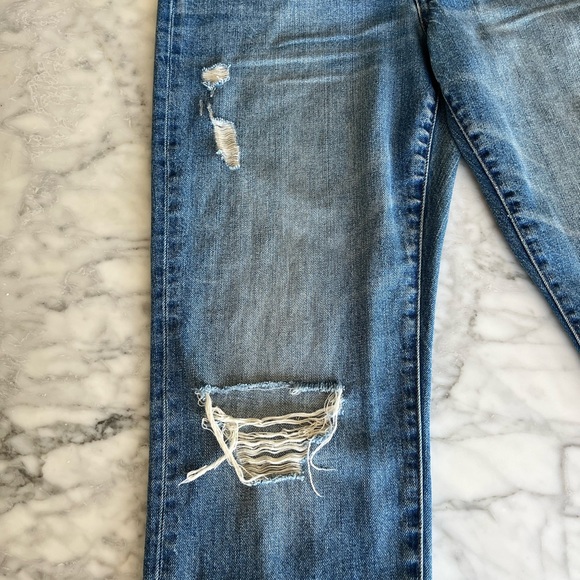 Madewell Distressed Dad Jean - Size 27 - Picture 4 of 10